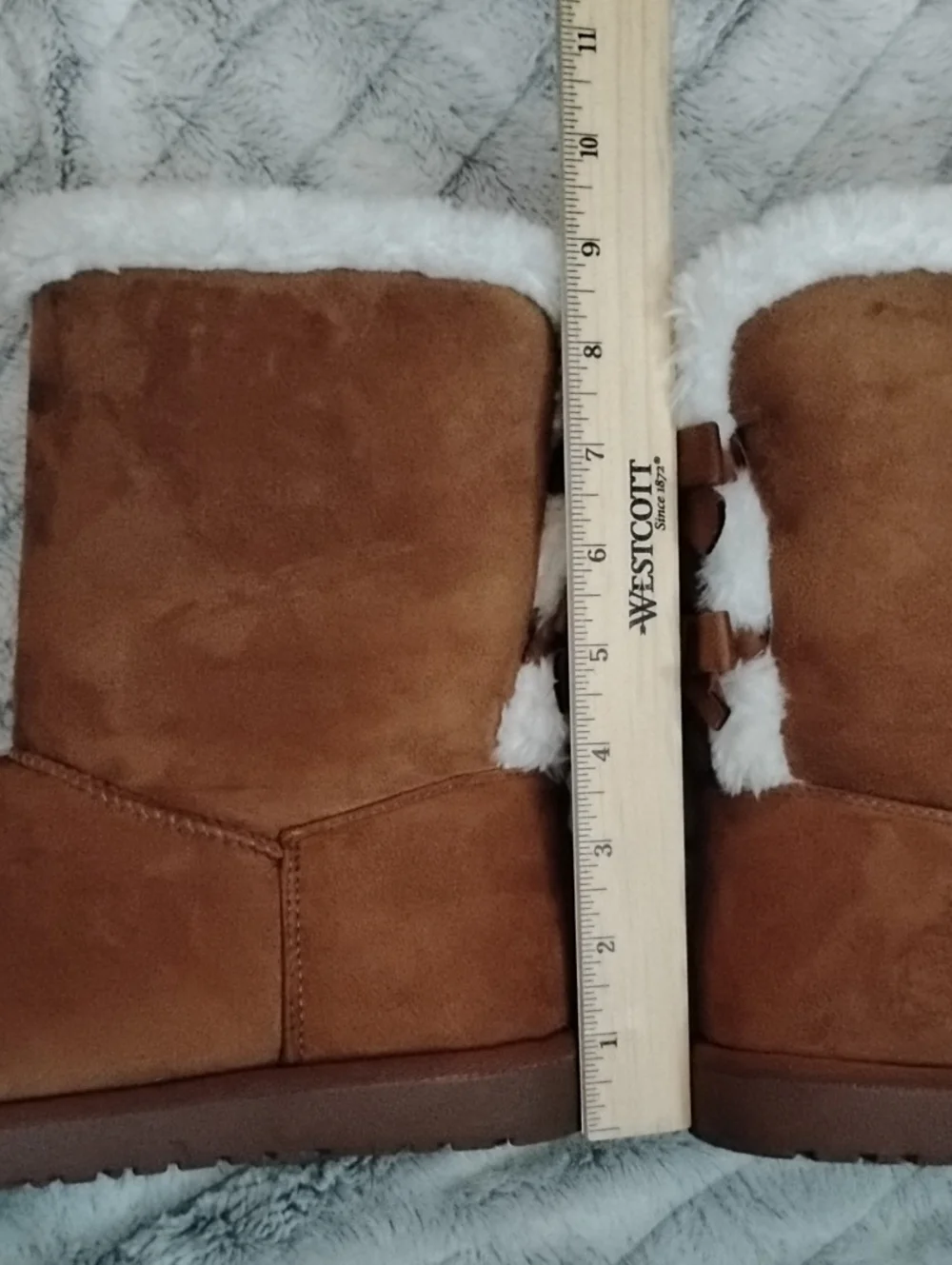 (9W) Women’s Cozy Faux-Suede Boot with Sherpa Lining - Brown